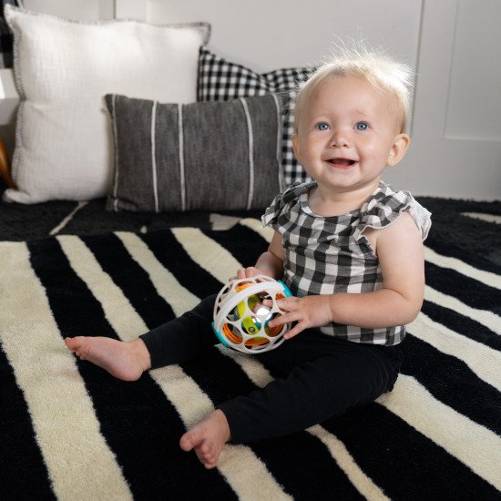Погремушка Baby Einstein "Grip & Spin Oball" Погремушка Baby Einstein "Grip & Spin Oball"