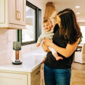 Подогреватель для бутылочек Baby Brezza Safe + Smart с функцией Bluetooth Подогреватель для бутылочек Baby Brezza Safe + Smart с функцией Bluetooth