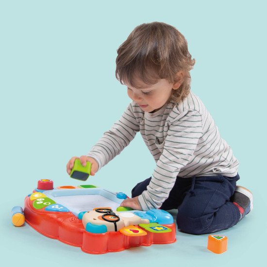 Розвиваюча іграшка Clementoni "Interactive Baby Easel" Розвиваюча іграшка Clementoni "Interactive Baby Easel"