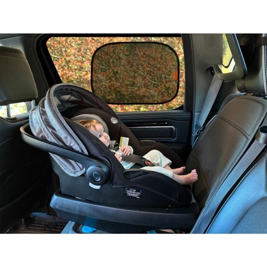 Набор аксессуаров для автомобиля DreamBaby (шторка, органайзер, зеркало) Набор аксессуаров для автомобиля DreamBaby (шторка, органайзер, зеркало)